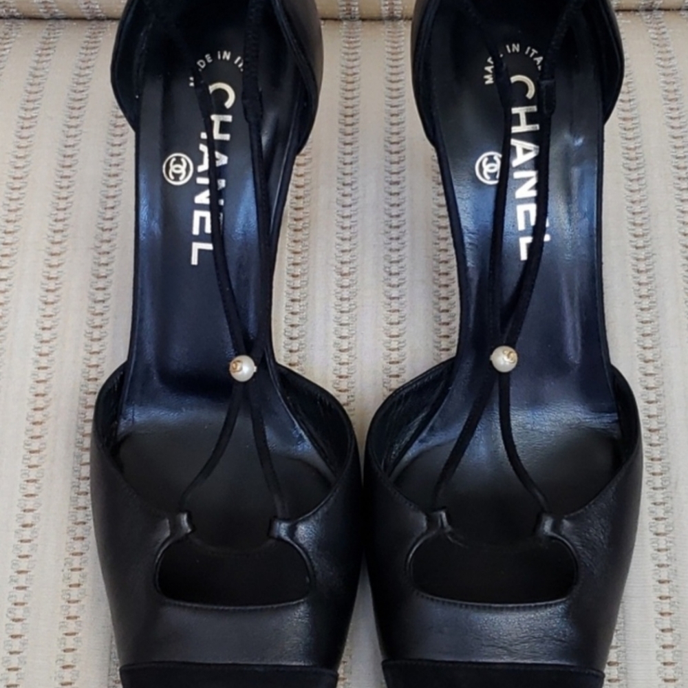 CHANEL CC LOGO FAUXPEARL STRAPS PUMPS